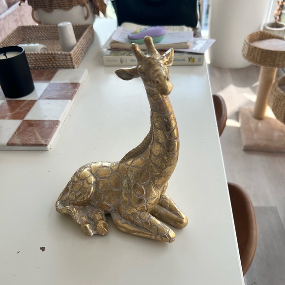 Golden Giraffe Figurine - Picture 1 of 3